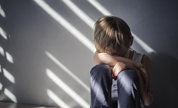 关注自闭症｜和大家一样正常长大 我的孩子为何突然不说话？